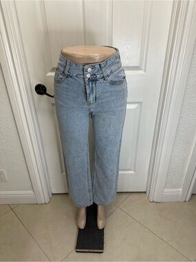 ZAFUL Light Wash High-Rise Straight Crop Jeans - Women